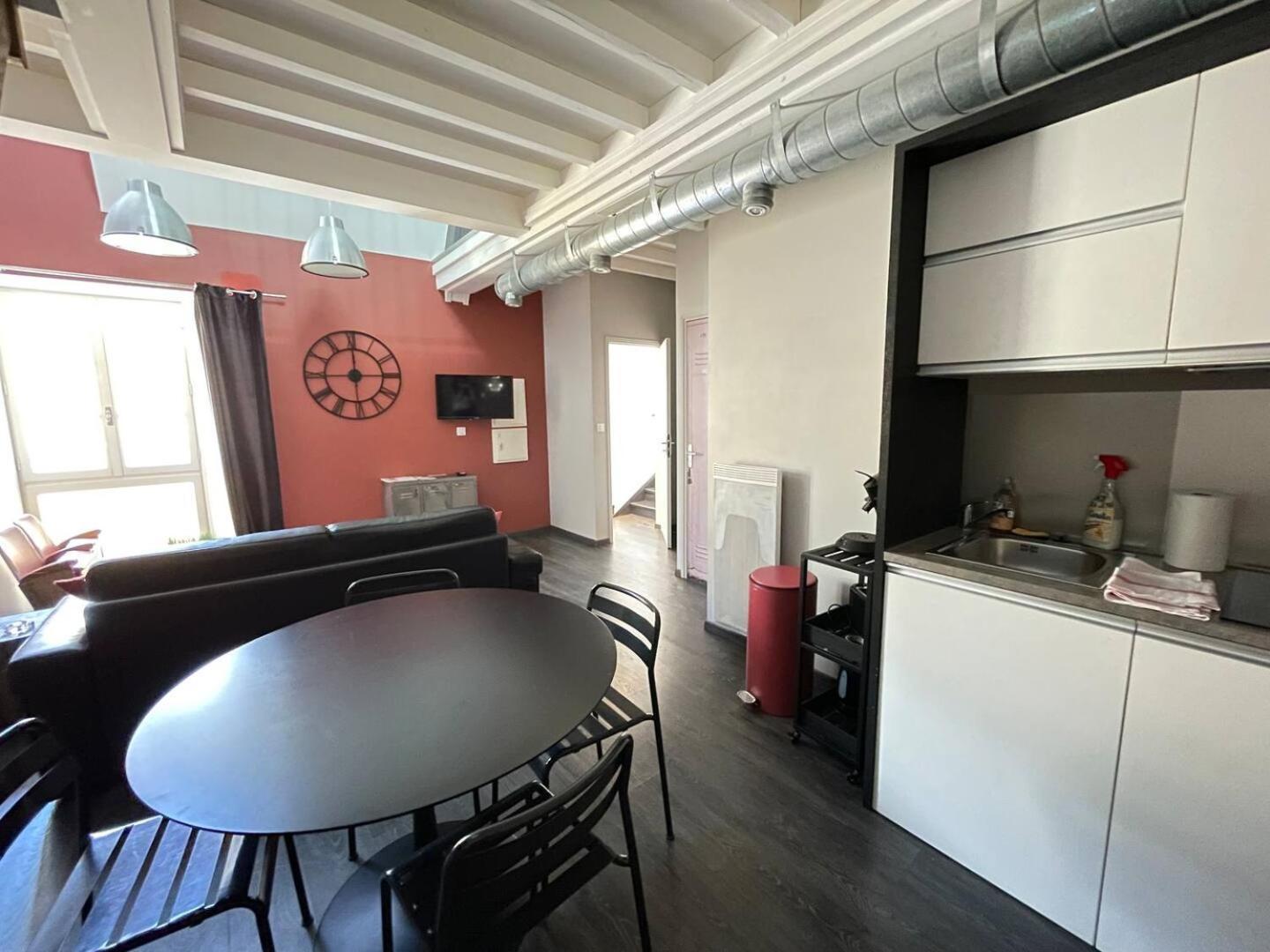 Apt Duplex Ou Plain Pied Tout Confort Plein Centre Ville Bayeux Proche Commerces, Restaurants, Avec Terrasse Privative Ou Jardin Commun Amenage Clos, Parking Gratuit A Proximite, Proche Plages Du Debarquement Exterior photo